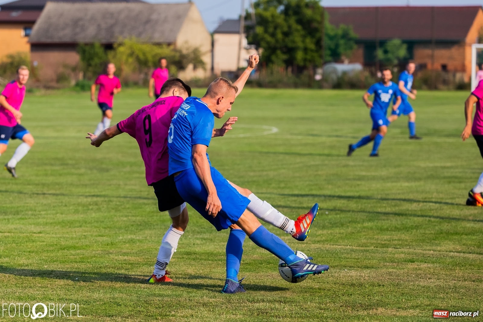 Zdjęcie w galerii na portalu naszraciborz.pl: Zawsze opłaca się grać do końca. Krzyżanowice zdobyły świerklańską Fortecę [FOTO] wiadomości z regionu