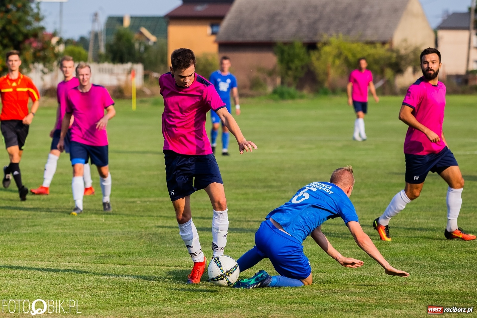 Zdjęcie w galerii na portalu naszraciborz.pl: Zawsze opłaca się grać do końca. Krzyżanowice zdobyły świerklańską Fortecę [FOTO] wiadomości z regionu