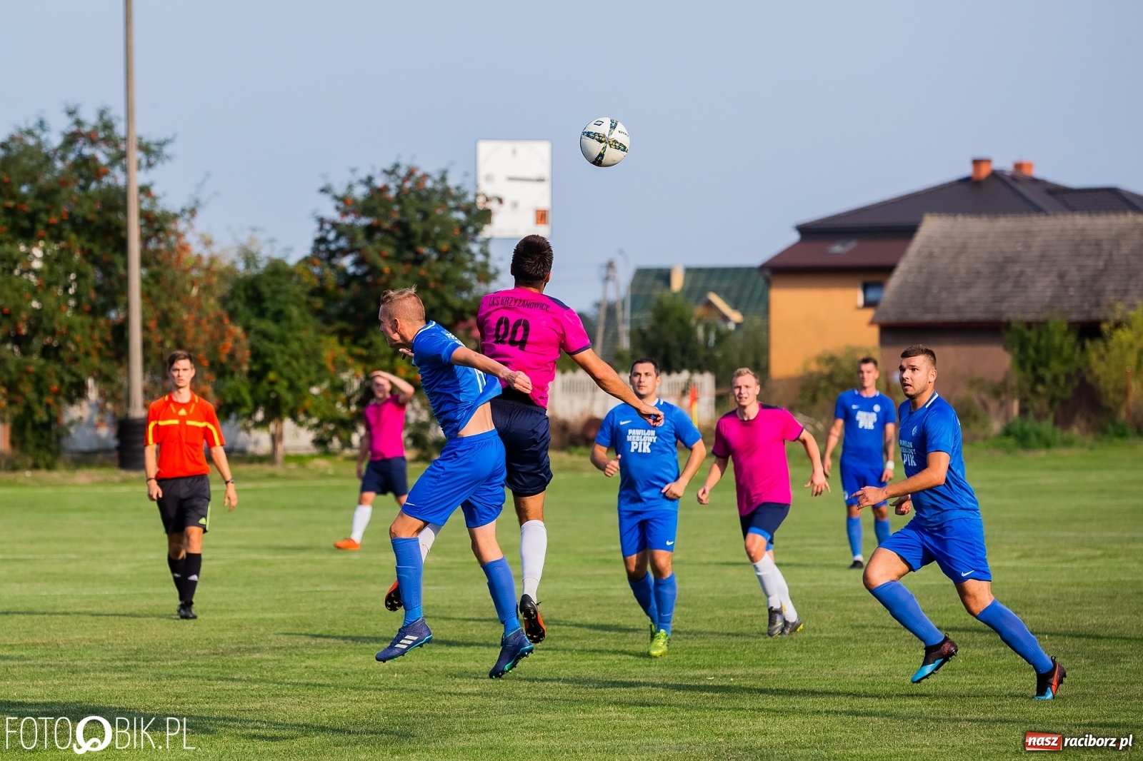 Zdjęcie w galerii na portalu naszraciborz.pl: Zawsze opłaca się grać do końca. Krzyżanowice zdobyły świerklańską Fortecę [FOTO] wiadomości z regionu