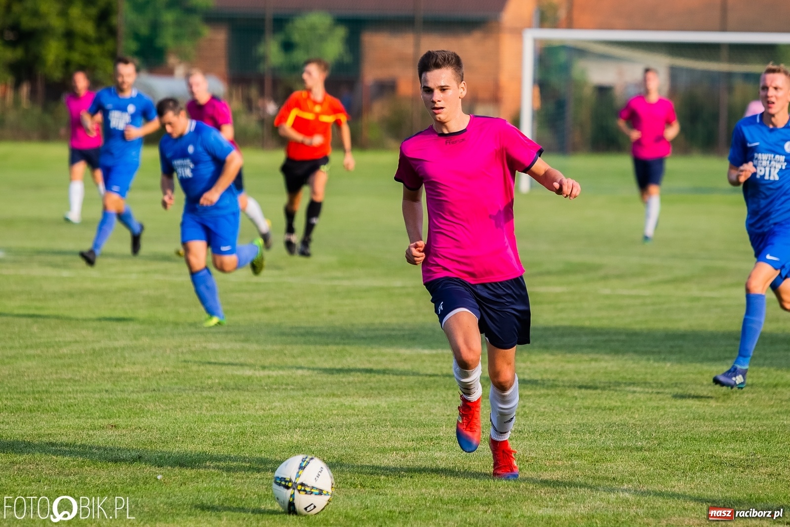 Zdjęcie w galerii na portalu naszraciborz.pl: Zawsze opłaca się grać do końca. Krzyżanowice zdobyły świerklańską Fortecę [FOTO] wiadomości z regionu