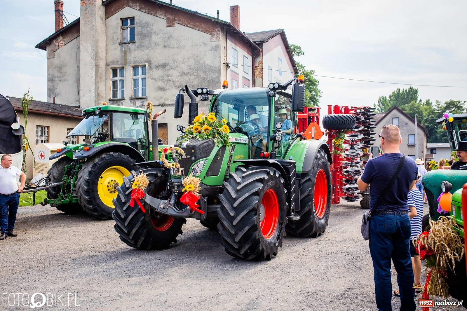 Zdjęcie w galerii na portalu naszraciborz.pl: Dożynki w Pietrowicach z lotu ptaka [WIDEO]  wiadomości z regionu