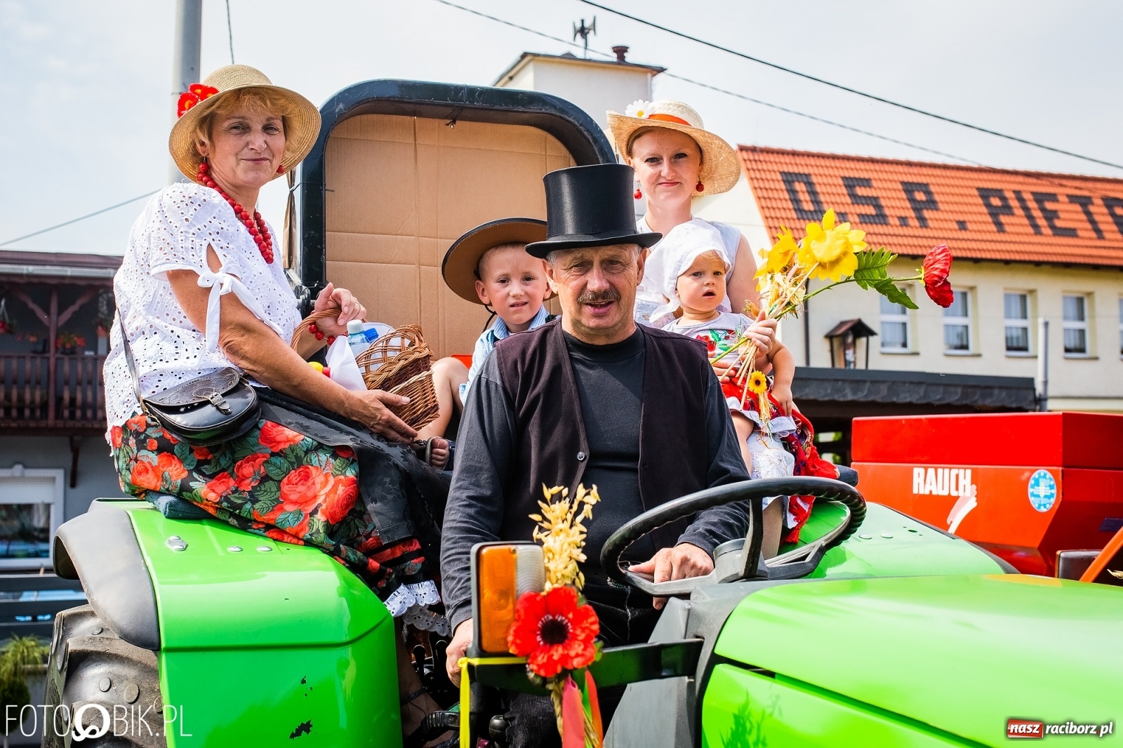 Zdjęcie w galerii na portalu naszraciborz.pl: Dożynki w Pietrowicach z lotu ptaka [WIDEO]  wiadomości z regionu