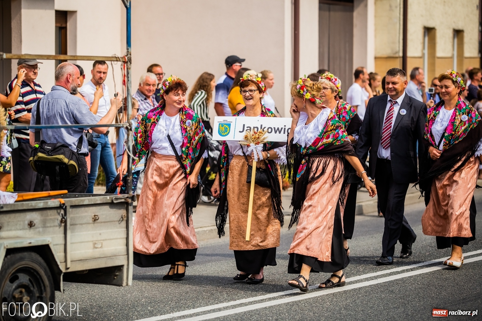 Zdjęcie w galerii na portalu naszraciborz.pl: Dożynki w Pietrowicach z lotu ptaka [WIDEO]  wiadomości z regionu