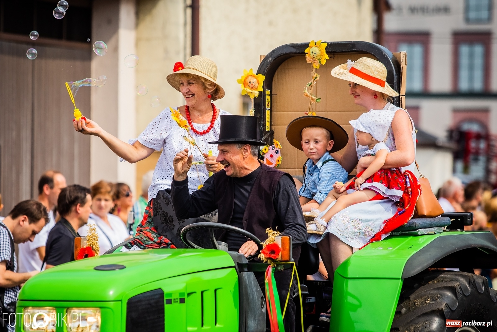 Zdjęcie w galerii na portalu naszraciborz.pl: Dożynki w Pietrowicach z lotu ptaka [WIDEO]  wiadomości z regionu