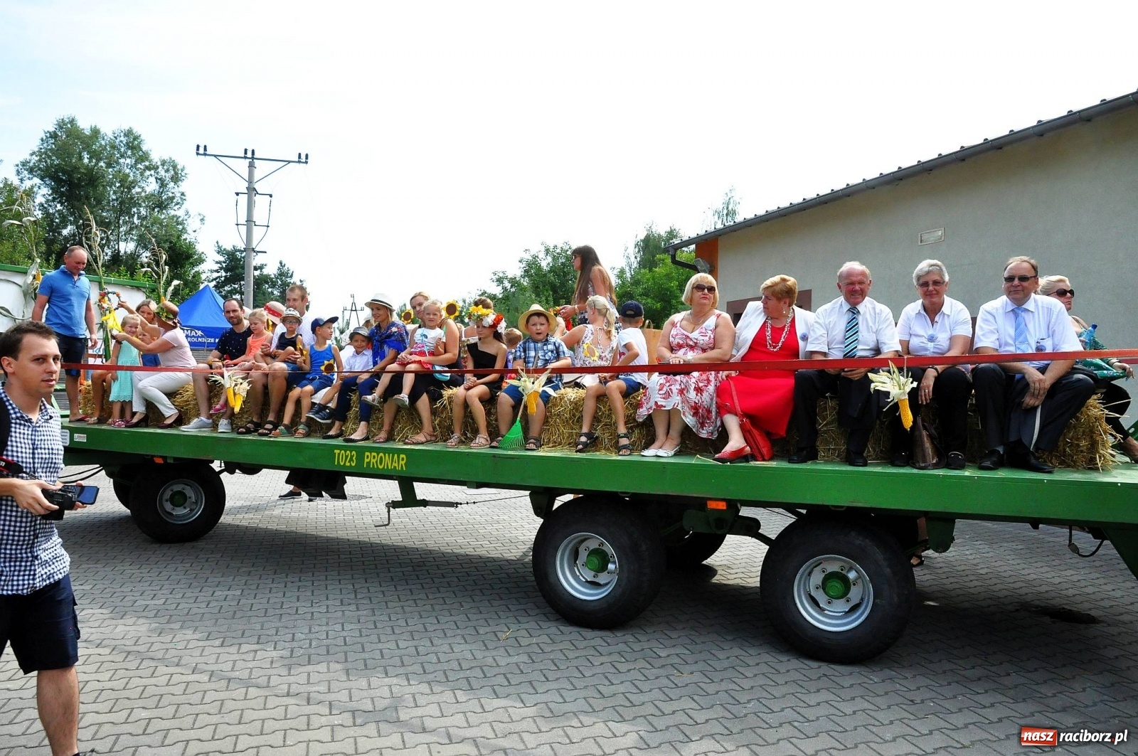 Zdjęcie w galerii na portalu naszraciborz.pl: Dożynki w Pietrowicach z lotu ptaka [WIDEO]  wiadomości z regionu
