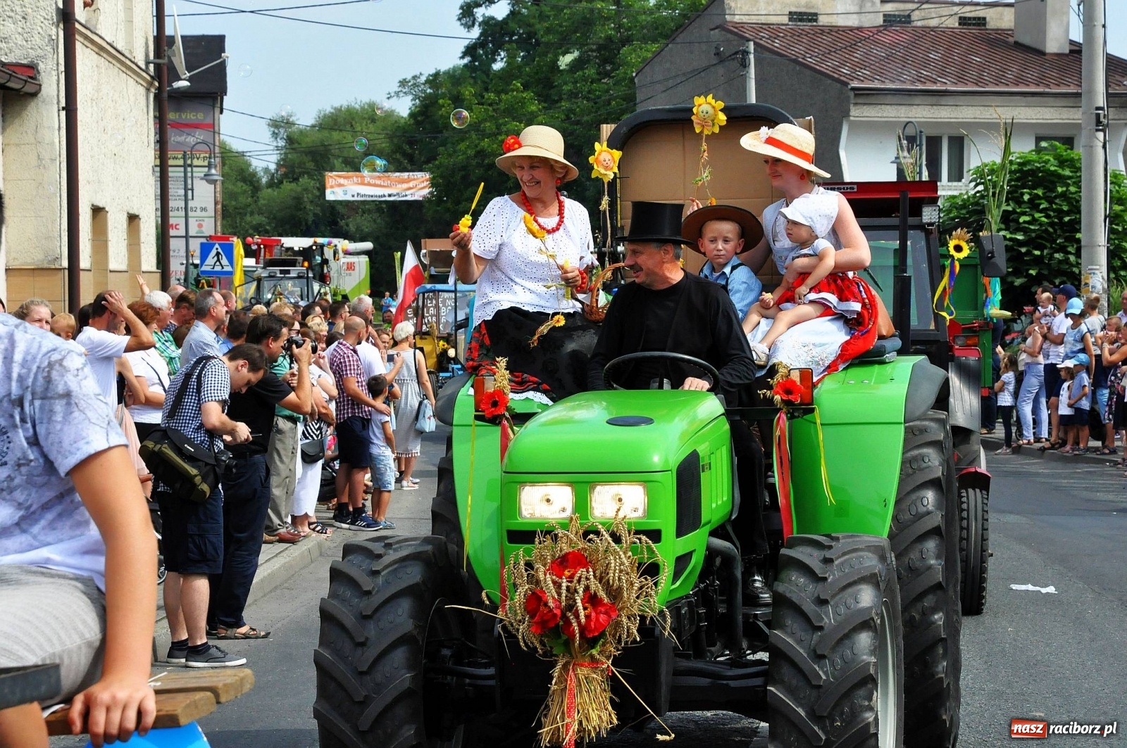 Zdjęcie w galerii na portalu naszraciborz.pl: Dożynki w Pietrowicach z lotu ptaka [WIDEO]  wiadomości z regionu