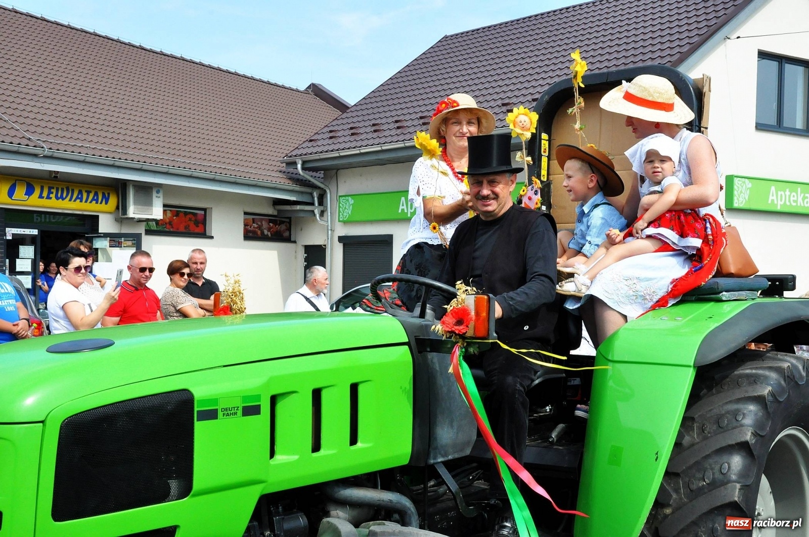 Zdjęcie w galerii na portalu naszraciborz.pl: Dożynki w Pietrowicach z lotu ptaka [WIDEO]  wiadomości z regionu