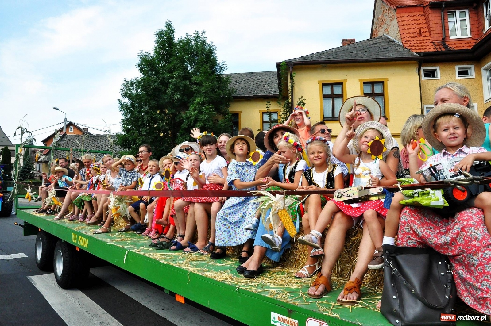 Zdjęcie w galerii na portalu naszraciborz.pl: Dożynki w Pietrowicach z lotu ptaka [WIDEO]  wiadomości z regionu