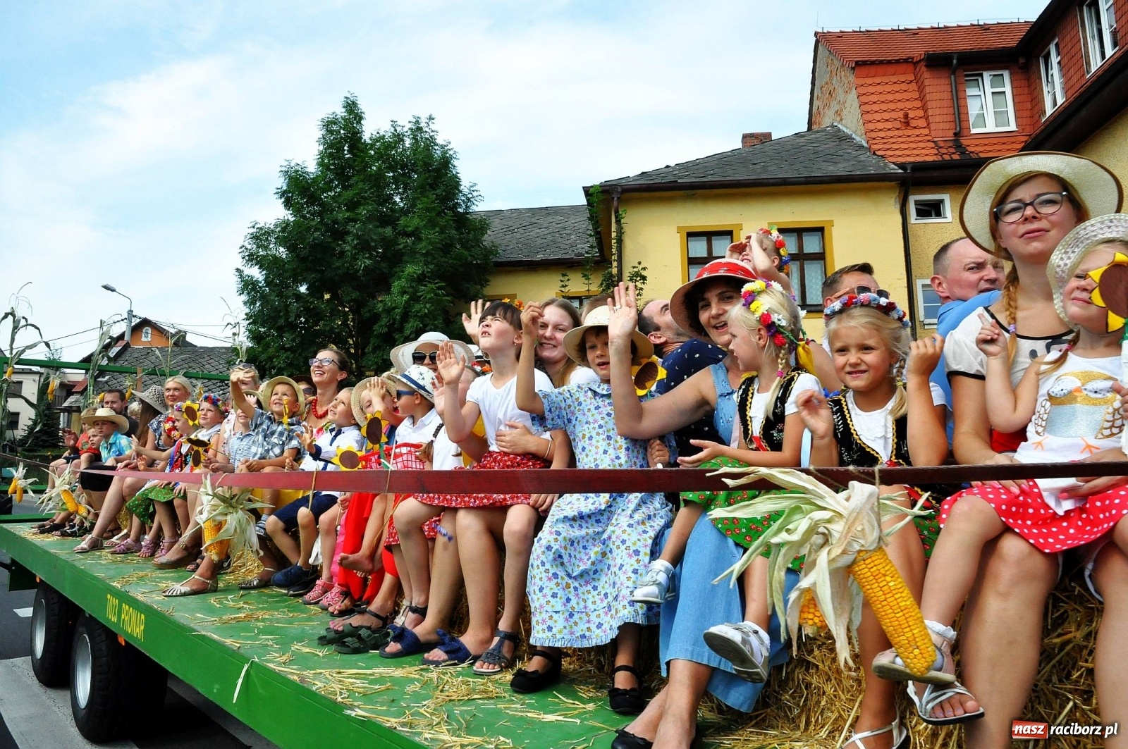 Zdjęcie w galerii na portalu naszraciborz.pl: Dożynki w Pietrowicach z lotu ptaka [WIDEO]  wiadomości z regionu