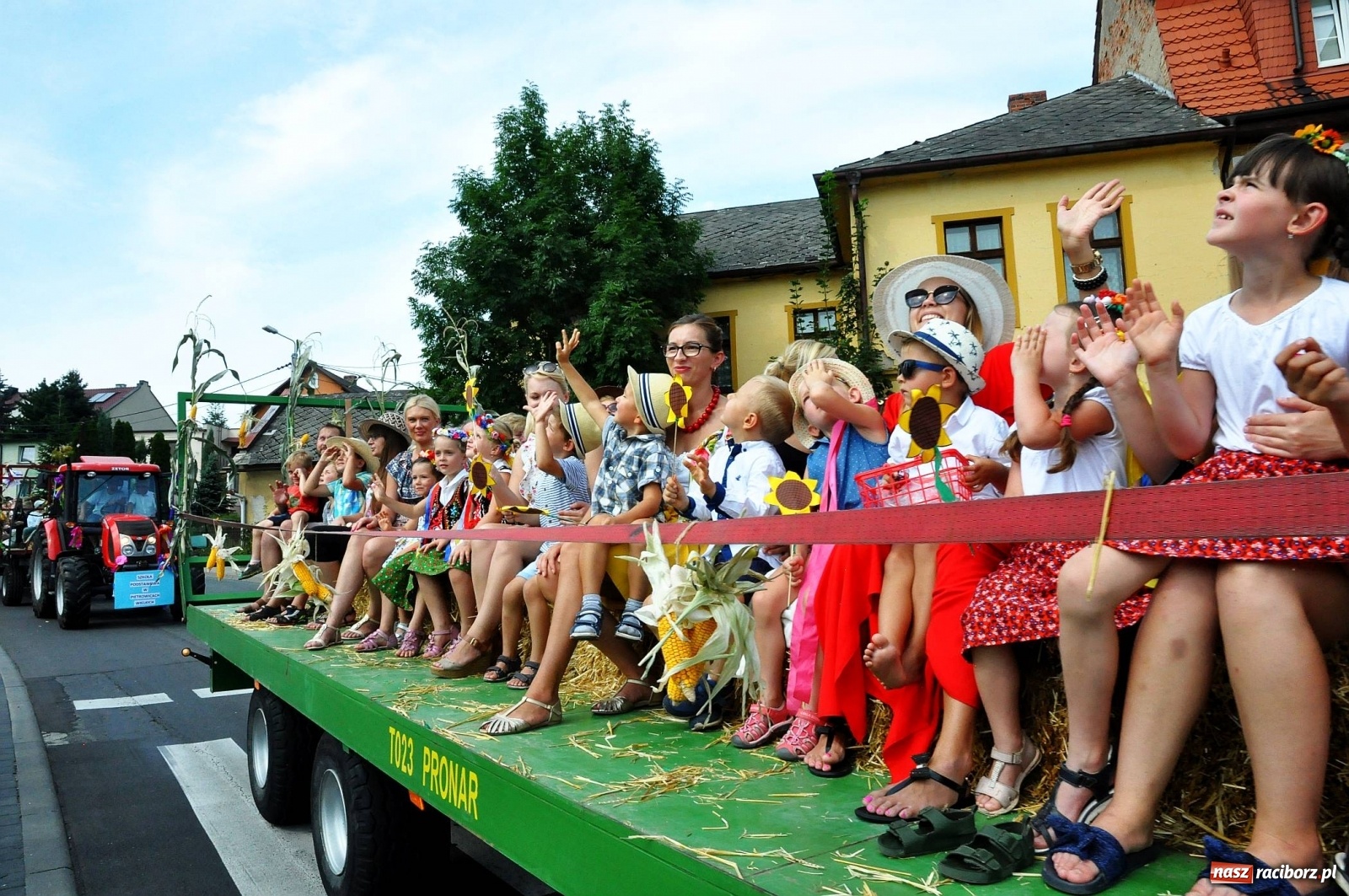 Zdjęcie w galerii na portalu naszraciborz.pl: Dożynki w Pietrowicach z lotu ptaka [WIDEO]  wiadomości z regionu