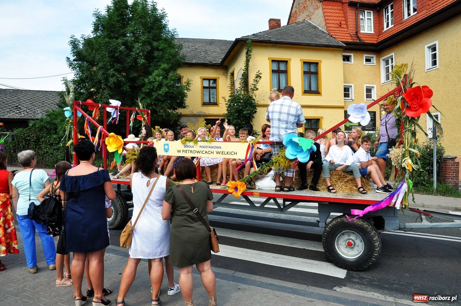 Zdjęcie w galerii na portalu naszraciborz.pl: Dożynki w Pietrowicach z lotu ptaka [WIDEO]  wiadomości z regionu