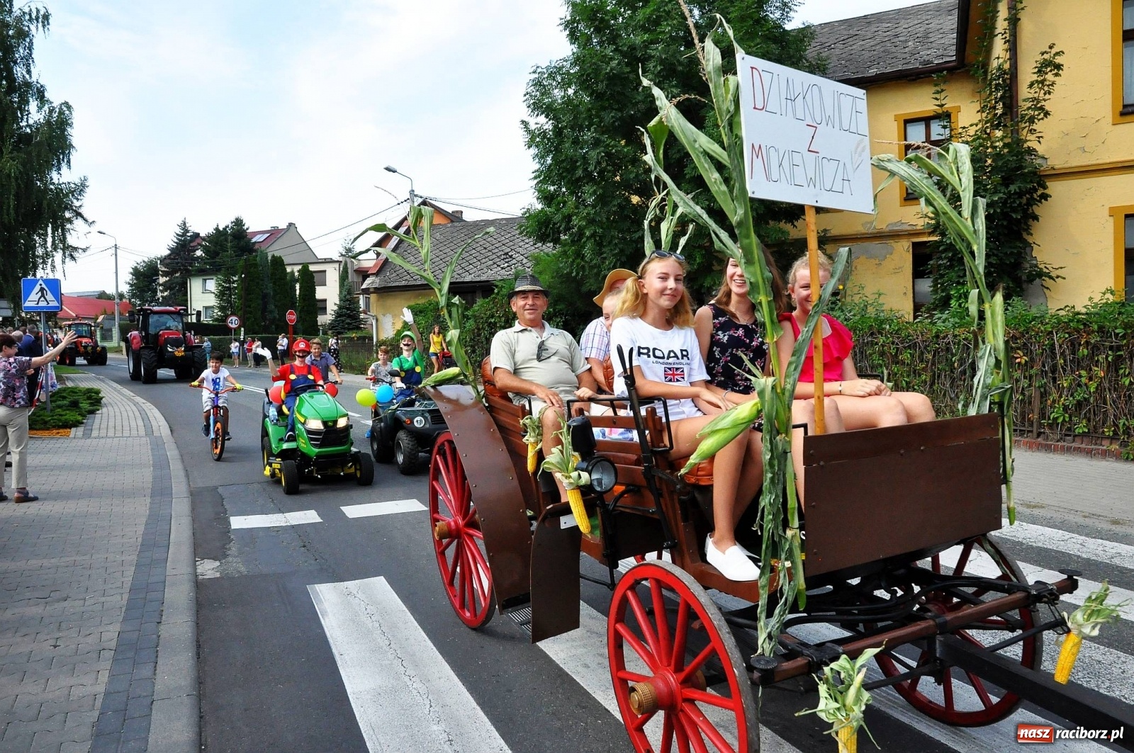 Zdjęcie w galerii na portalu naszraciborz.pl: Dożynki w Pietrowicach z lotu ptaka [WIDEO]  wiadomości z regionu