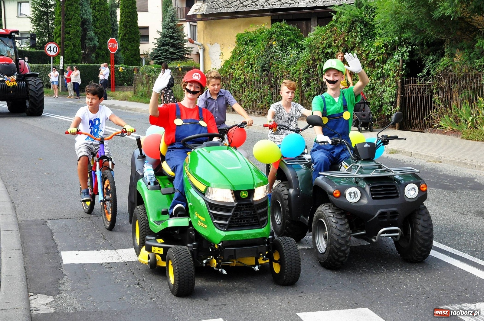 Zdjęcie w galerii na portalu naszraciborz.pl: Dożynki w Pietrowicach z lotu ptaka [WIDEO]  wiadomości z regionu