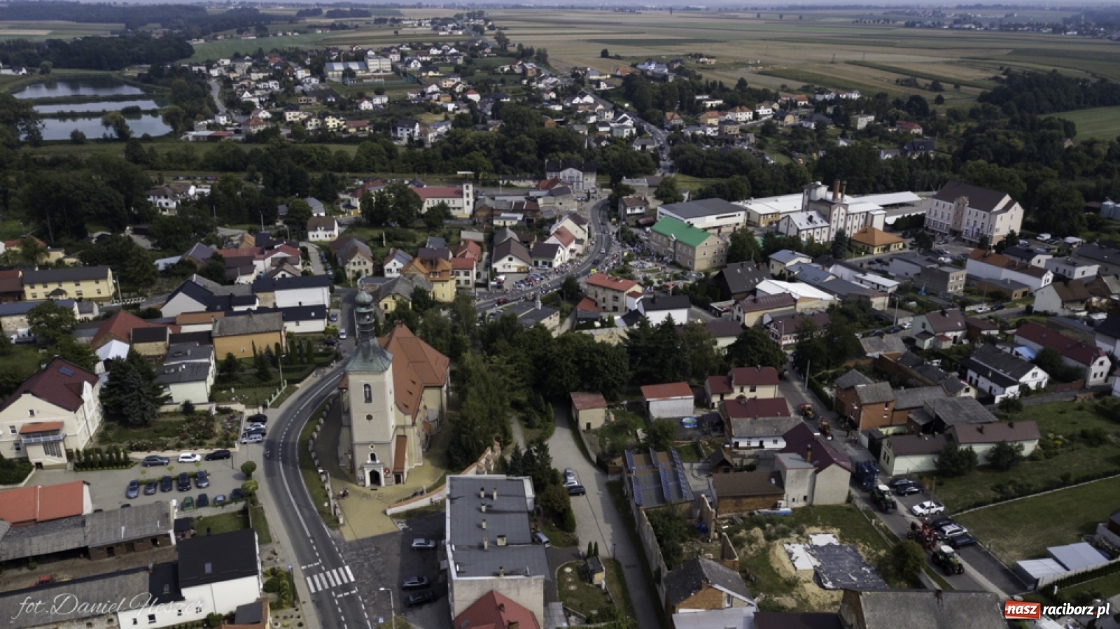Zdjęcie w galerii na portalu naszraciborz.pl: Dożynki w Pietrowicach z lotu ptaka [WIDEO]  wiadomości z regionu