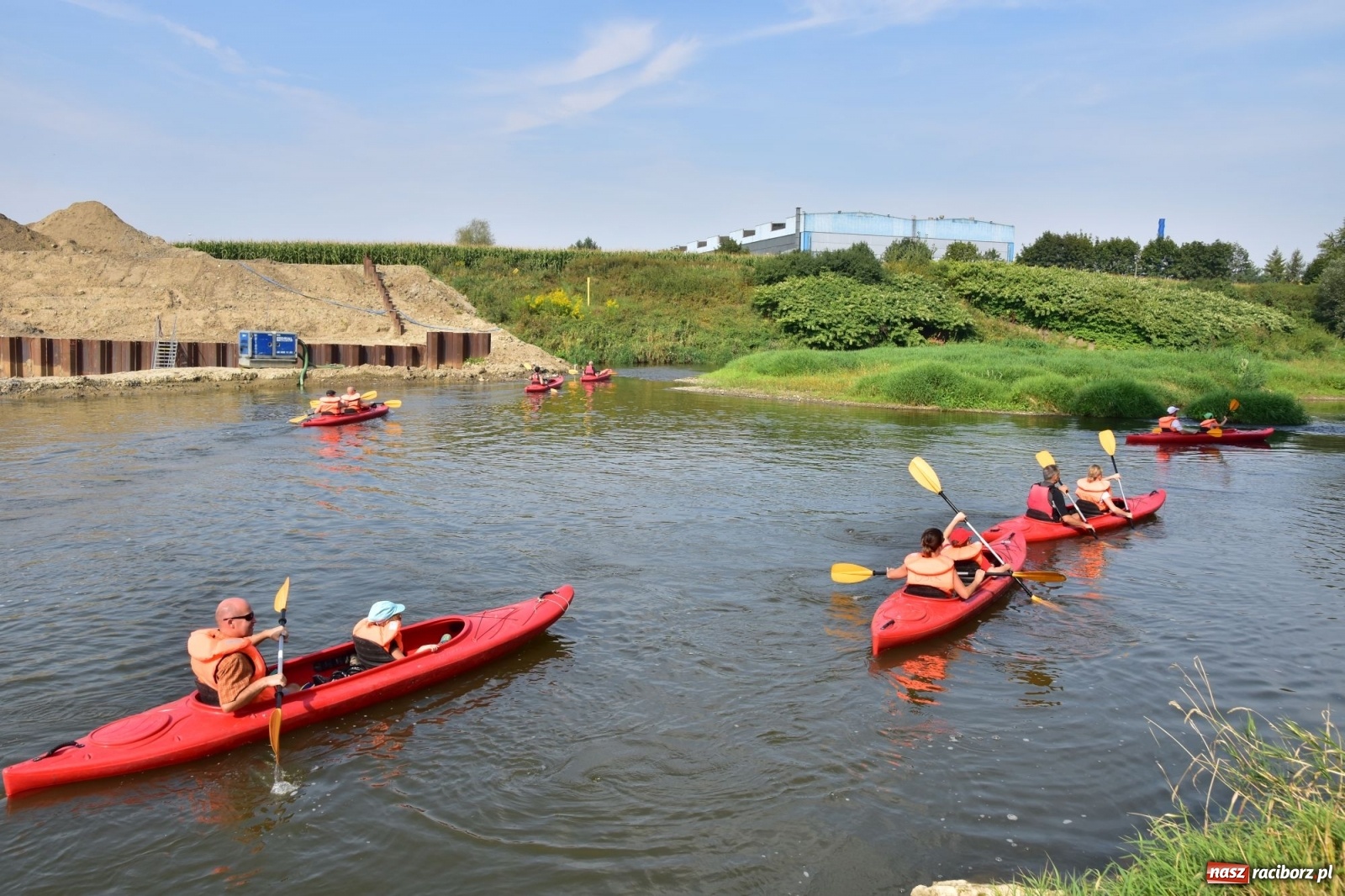 Zdjęcie w galerii na portalu naszraciborz.pl: Organizatorzy Pływadła szukają chętnych do sprzątania Odry wiadomości z regionu