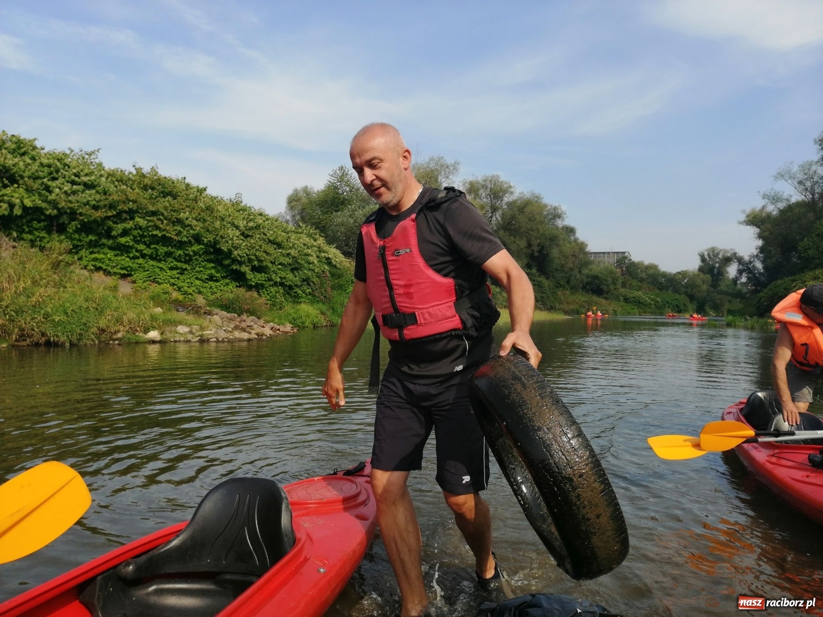 Zdjęcie w galerii na portalu naszraciborz.pl: Organizatorzy Pływadła szukają chętnych do sprzątania Odry wiadomości z regionu