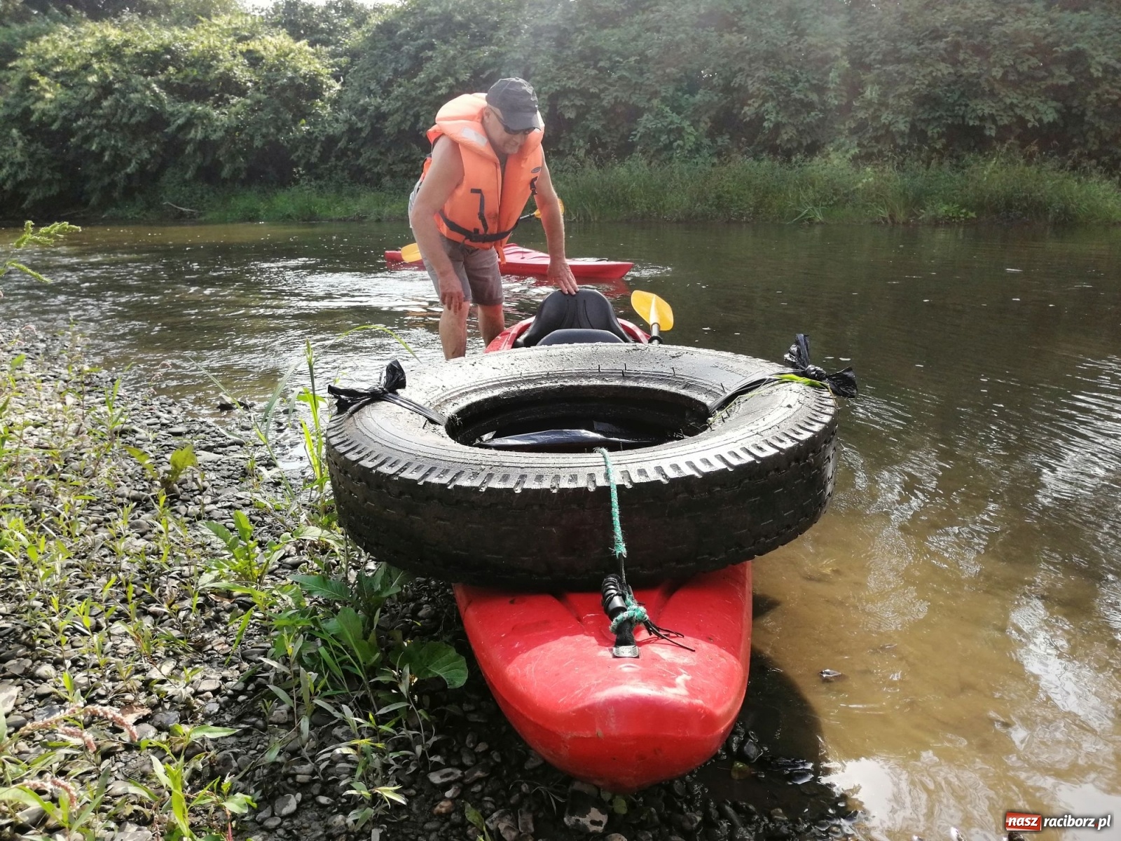 Zdjęcie w galerii na portalu naszraciborz.pl: Organizatorzy Pływadła szukają chętnych do sprzątania Odry wiadomości z regionu