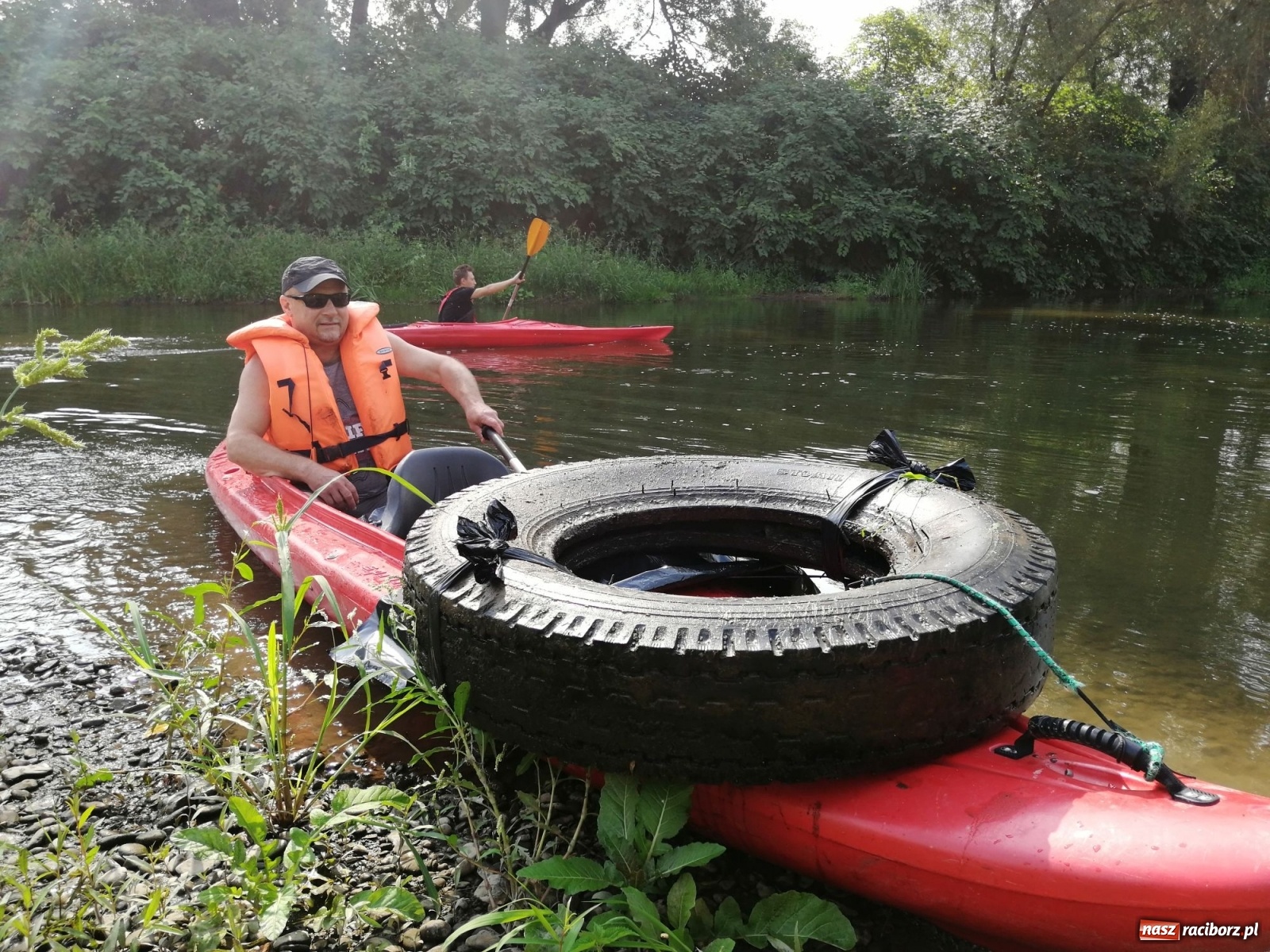 Zdjęcie w galerii na portalu naszraciborz.pl: Organizatorzy Pływadła szukają chętnych do sprzątania Odry wiadomości z regionu