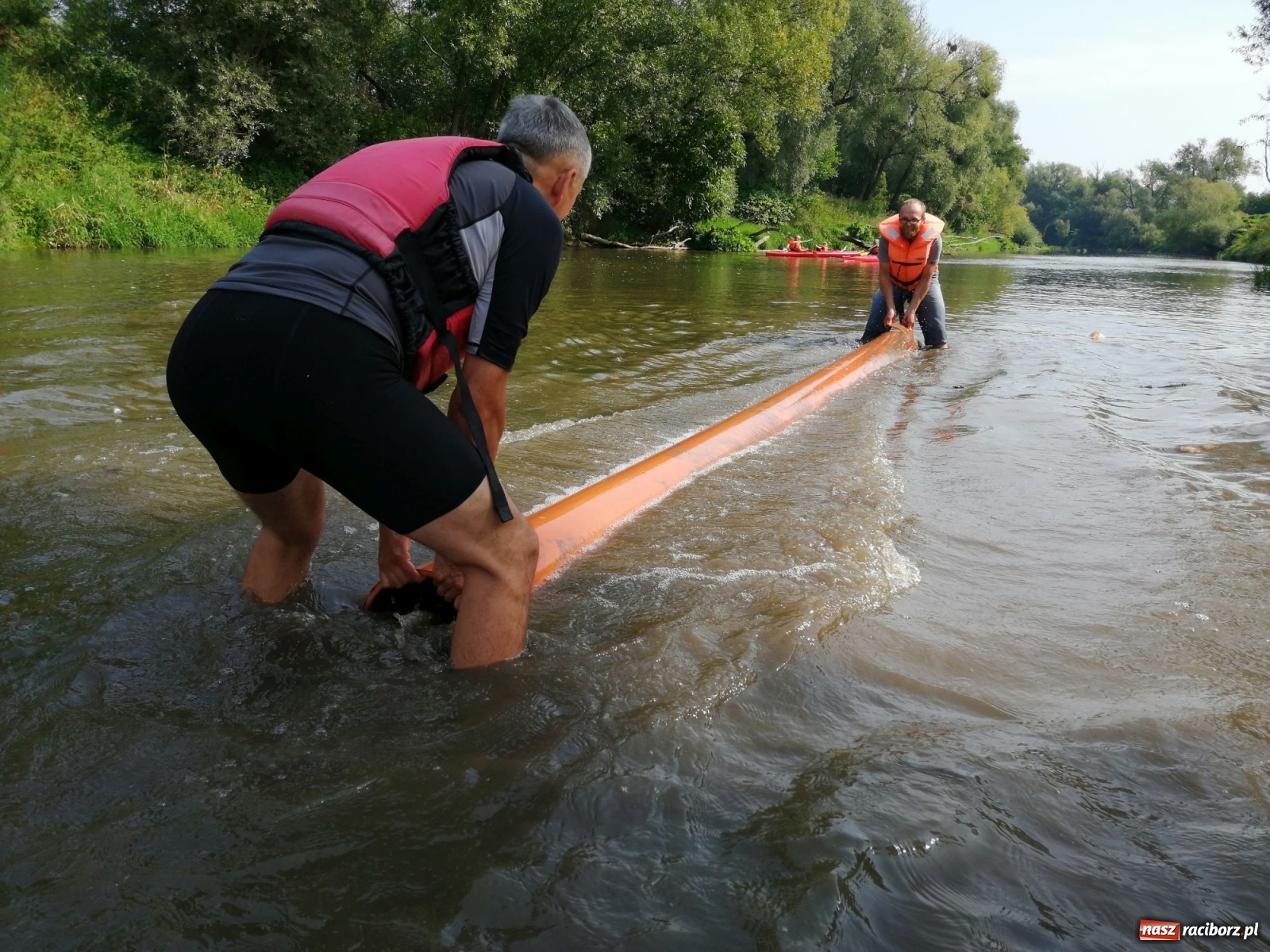Zdjęcie w galerii na portalu naszraciborz.pl: Organizatorzy Pływadła szukają chętnych do sprzątania Odry wiadomości z regionu
