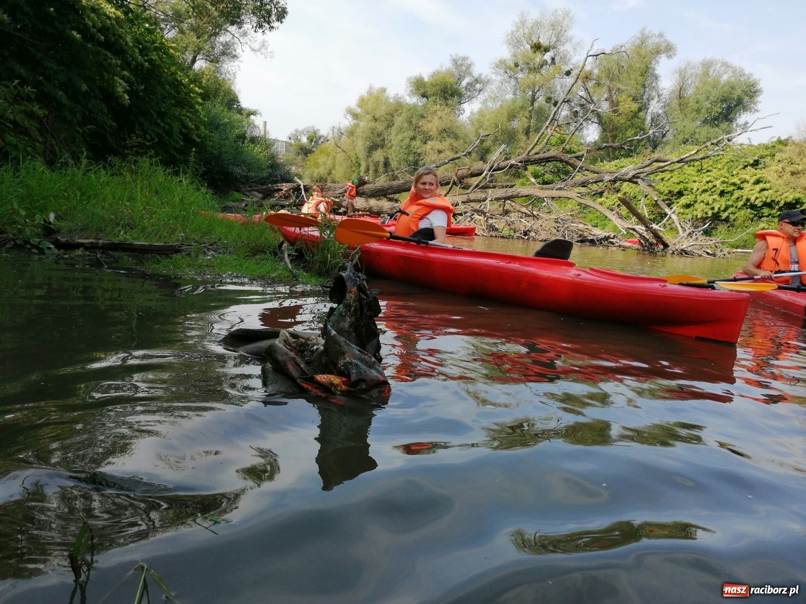 Zdjęcie w galerii na portalu naszraciborz.pl: Organizatorzy Pływadła szukają chętnych do sprzątania Odry wiadomości z regionu