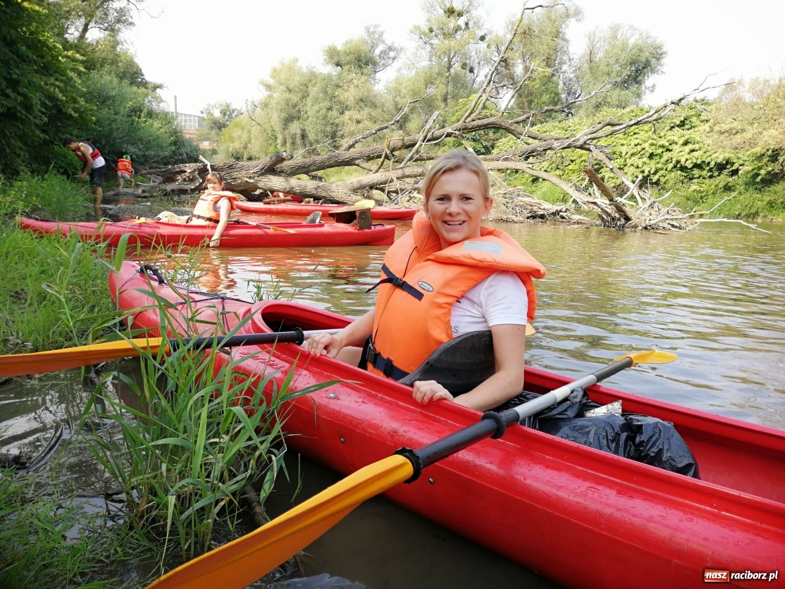 Zdjęcie w galerii na portalu naszraciborz.pl: Organizatorzy Pływadła szukają chętnych do sprzątania Odry wiadomości z regionu