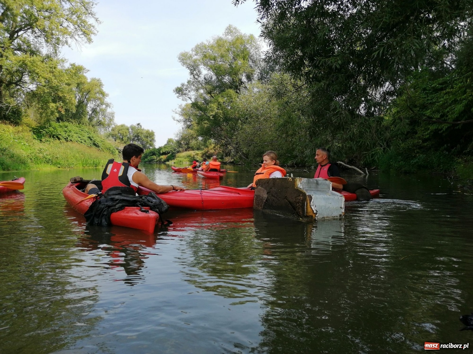 Zdjęcie w galerii na portalu naszraciborz.pl: Organizatorzy Pływadła szukają chętnych do sprzątania Odry wiadomości z regionu