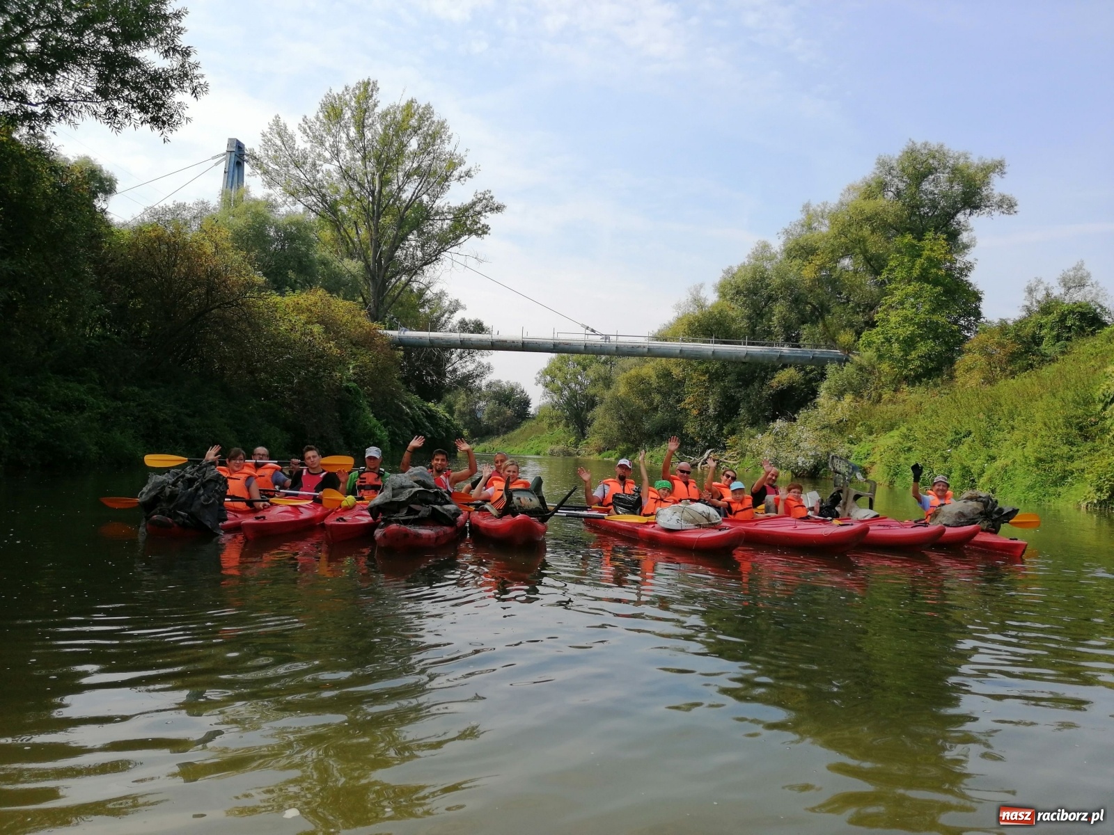 Zdjęcie w galerii na portalu naszraciborz.pl: Organizatorzy Pływadła szukają chętnych do sprzątania Odry wiadomości z regionu