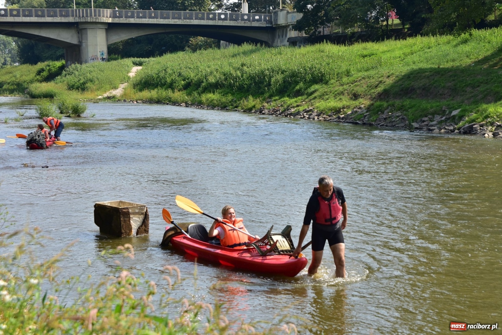 Zdjęcie w galerii na portalu naszraciborz.pl: Organizatorzy Pływadła szukają chętnych do sprzątania Odry wiadomości z regionu