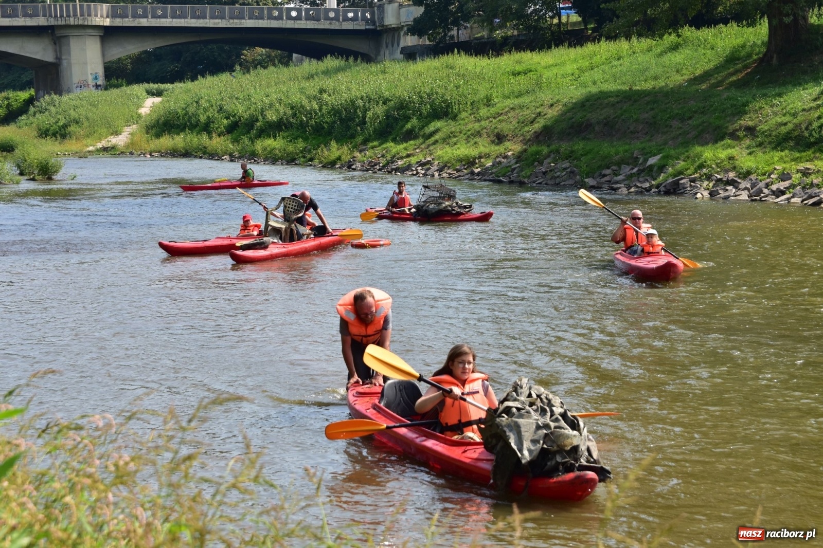 Zdjęcie w galerii na portalu naszraciborz.pl: Organizatorzy Pływadła szukają chętnych do sprzątania Odry wiadomości z regionu