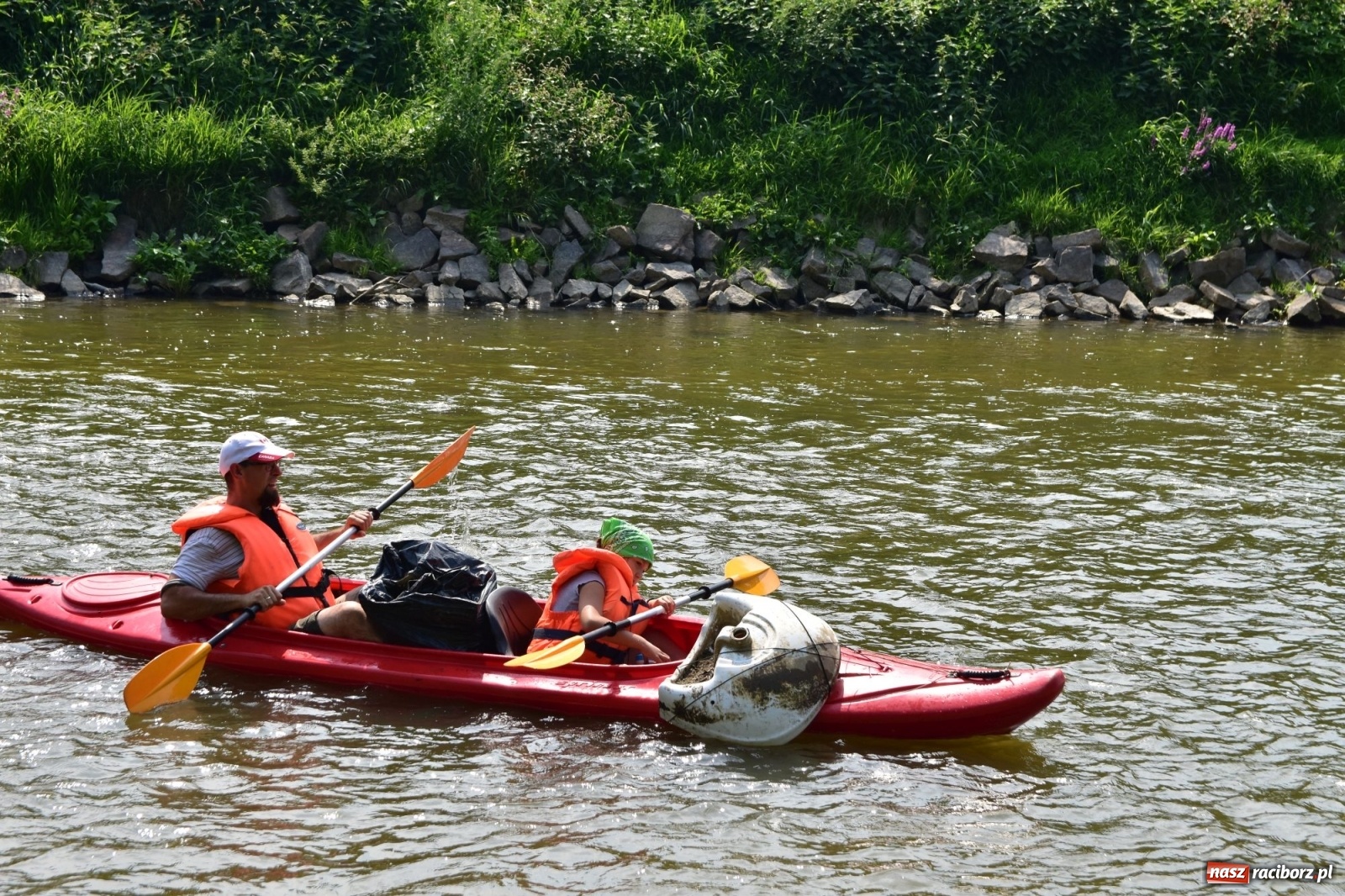 Zdjęcie w galerii na portalu naszraciborz.pl: Organizatorzy Pływadła szukają chętnych do sprzątania Odry wiadomości z regionu