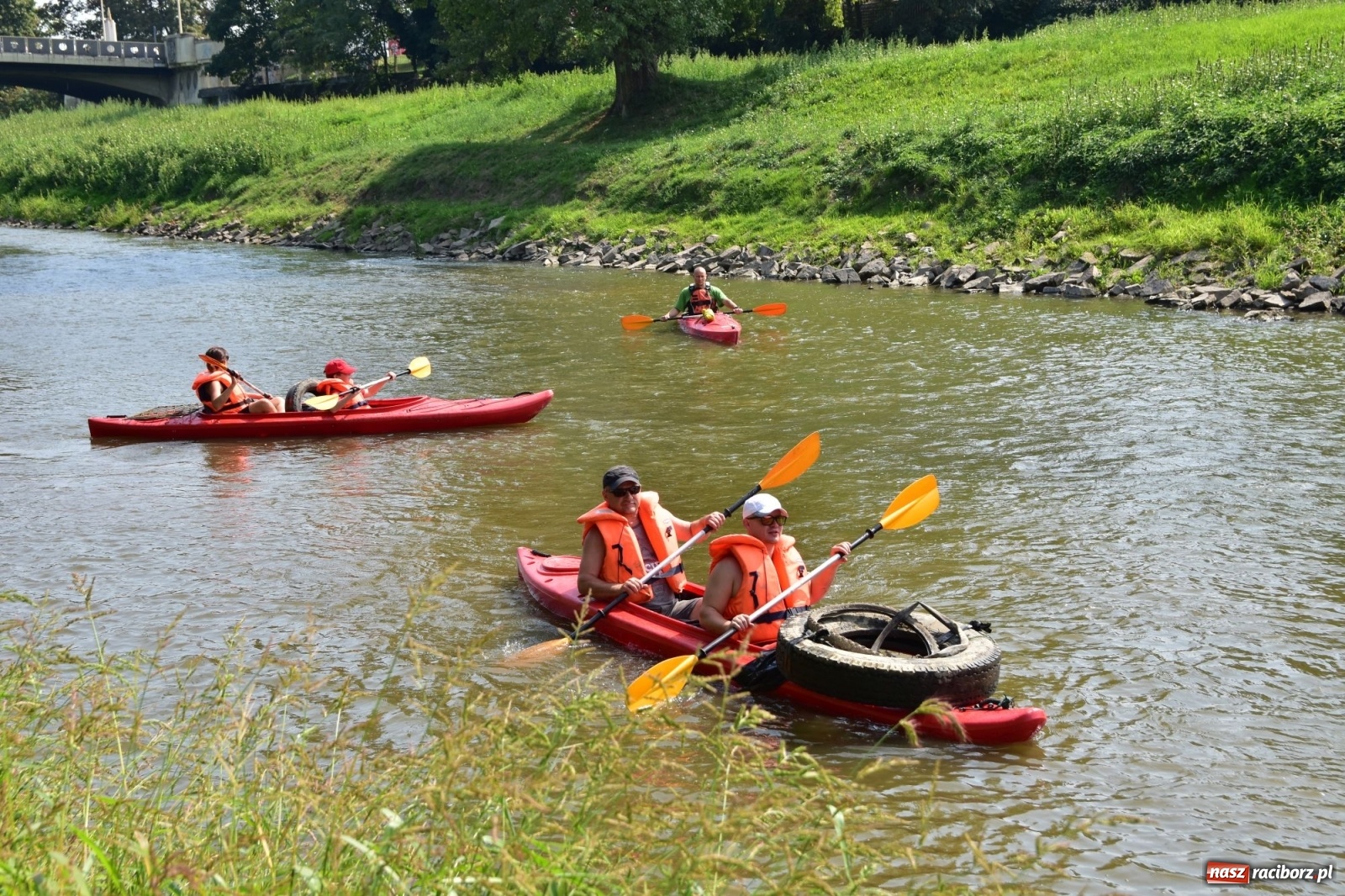 Zdjęcie w galerii na portalu naszraciborz.pl: Organizatorzy Pływadła szukają chętnych do sprzątania Odry wiadomości z regionu