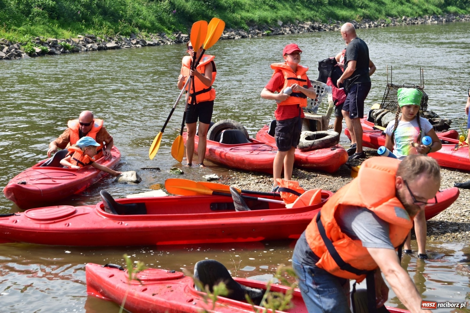 Zdjęcie w galerii na portalu naszraciborz.pl: Organizatorzy Pływadła szukają chętnych do sprzątania Odry wiadomości z regionu