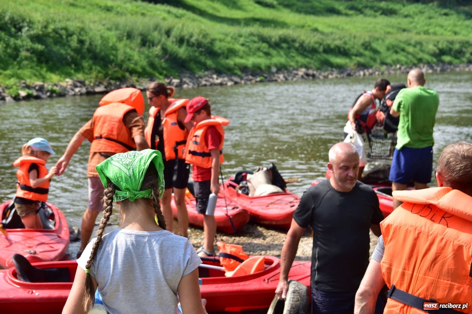 Zdjęcie w galerii na portalu naszraciborz.pl: Organizatorzy Pływadła szukają chętnych do sprzątania Odry wiadomości z regionu