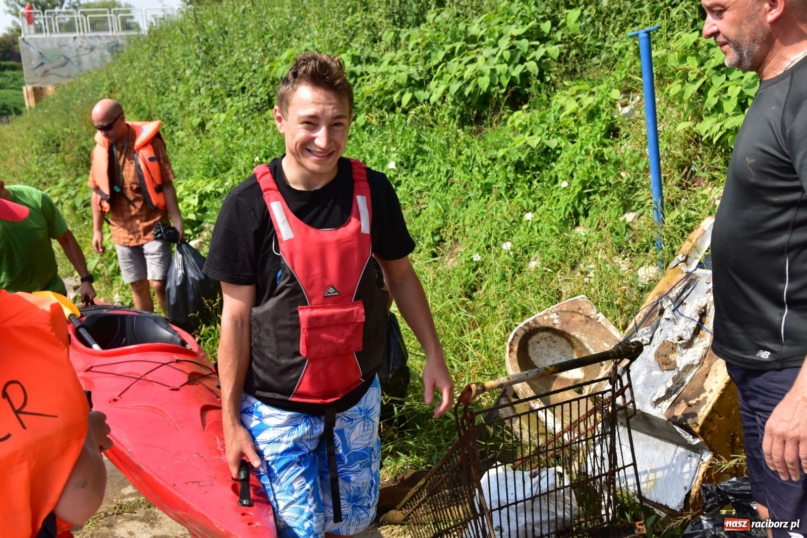 Zdjęcie w galerii na portalu naszraciborz.pl: Organizatorzy Pływadła szukają chętnych do sprzątania Odry wiadomości z regionu