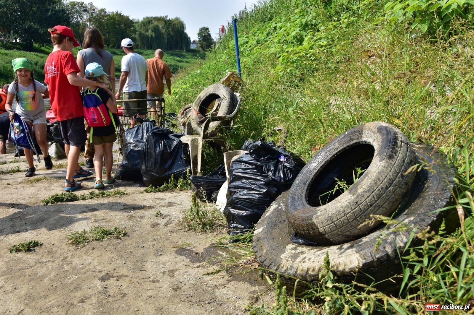 Zdjęcie w galerii na portalu naszraciborz.pl: Organizatorzy Pływadła szukają chętnych do sprzątania Odry wiadomości z regionu