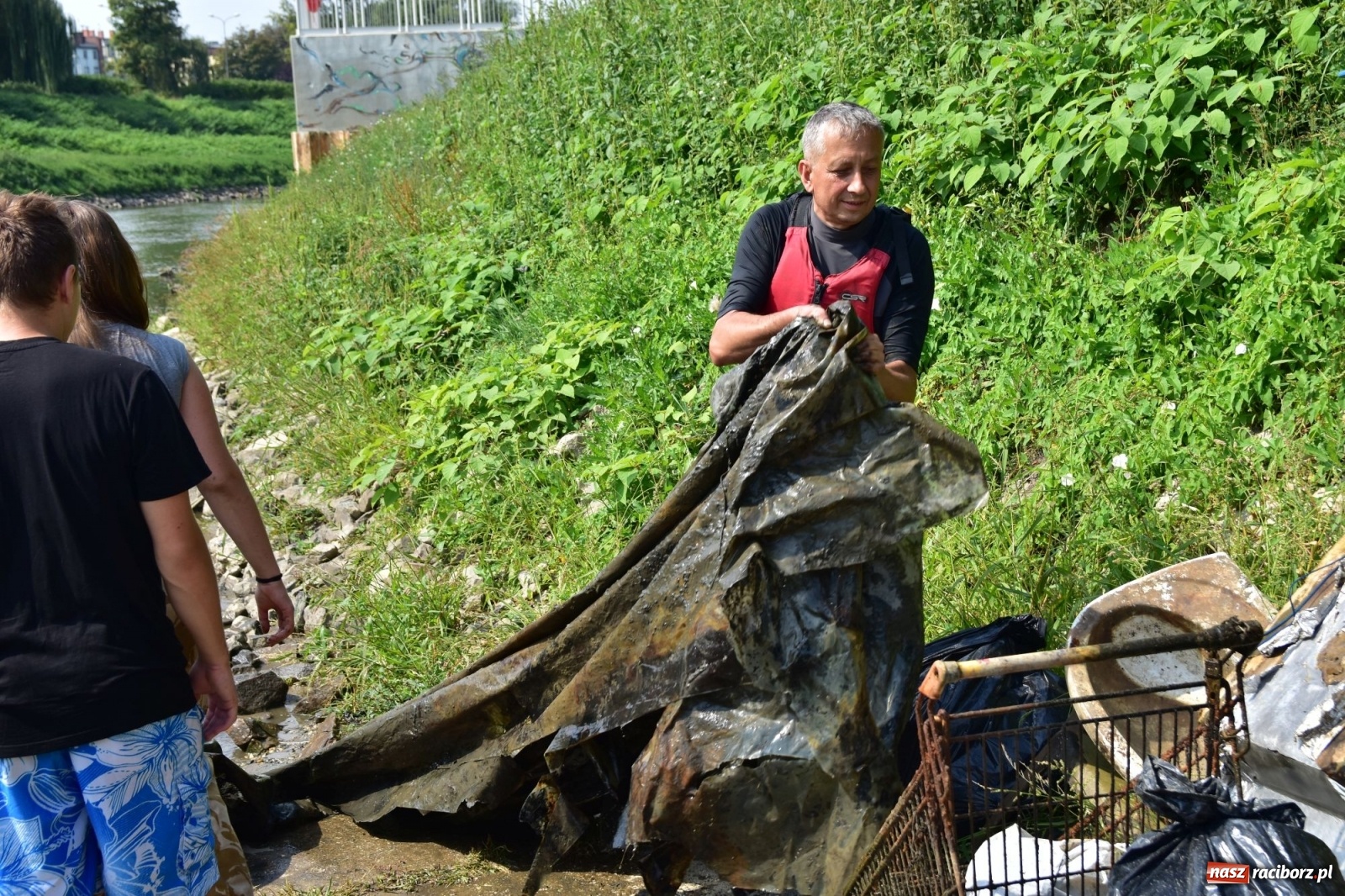Zdjęcie w galerii na portalu naszraciborz.pl: Organizatorzy Pływadła szukają chętnych do sprzątania Odry wiadomości z regionu