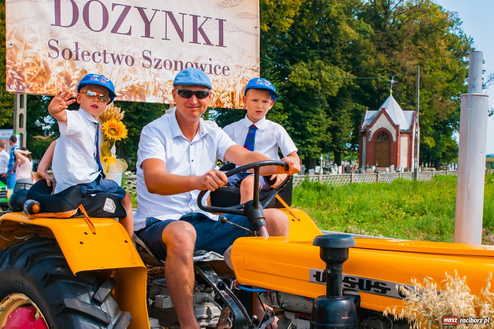 Zdjęcie w galerii na portalu naszraciborz.pl: Pozbierałeś z pola chłopie, teraz pomyśl o urlopie. Dożynki w Szonowicach [FOTO i WIDEO] wiadomości z regionu