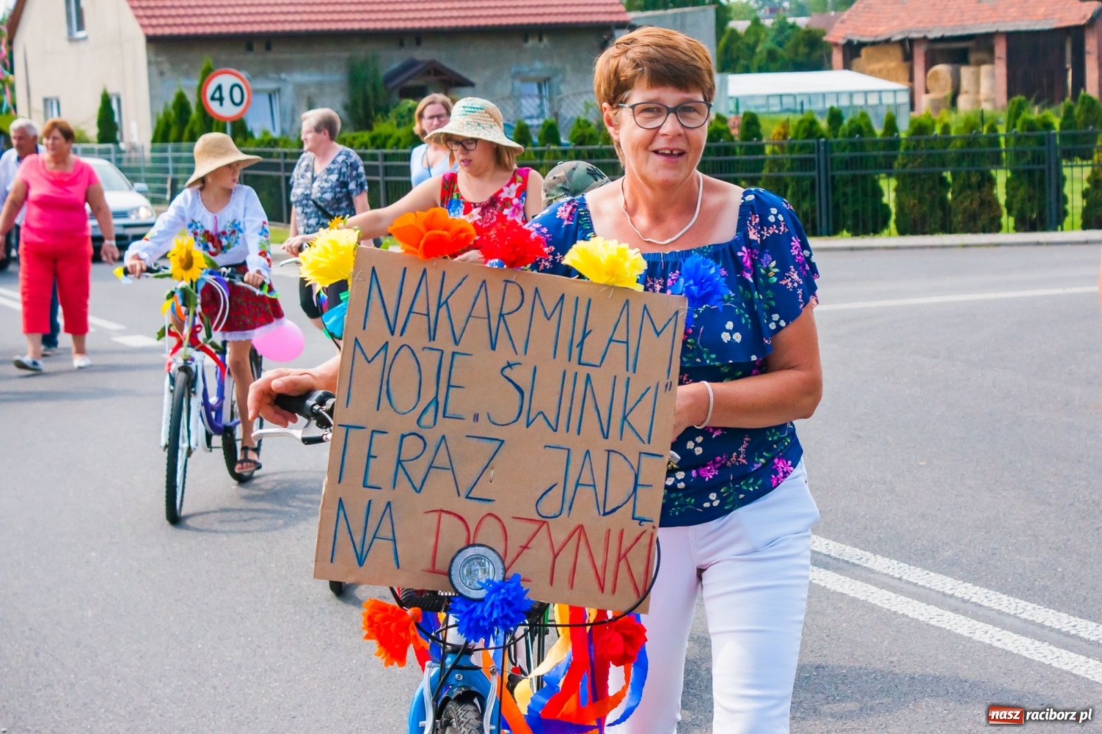Zdjęcie w galerii na portalu naszraciborz.pl: Pozbierałeś z pola chłopie, teraz pomyśl o urlopie. Dożynki w Szonowicach [FOTO i WIDEO] wiadomości z regionu