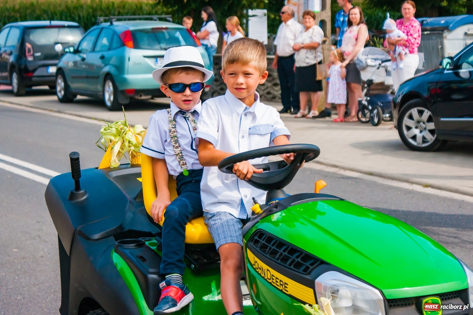 Zdjęcie w galerii na portalu naszraciborz.pl: Pozbierałeś z pola chłopie, teraz pomyśl o urlopie. Dożynki w Szonowicach [FOTO i WIDEO] wiadomości z regionu