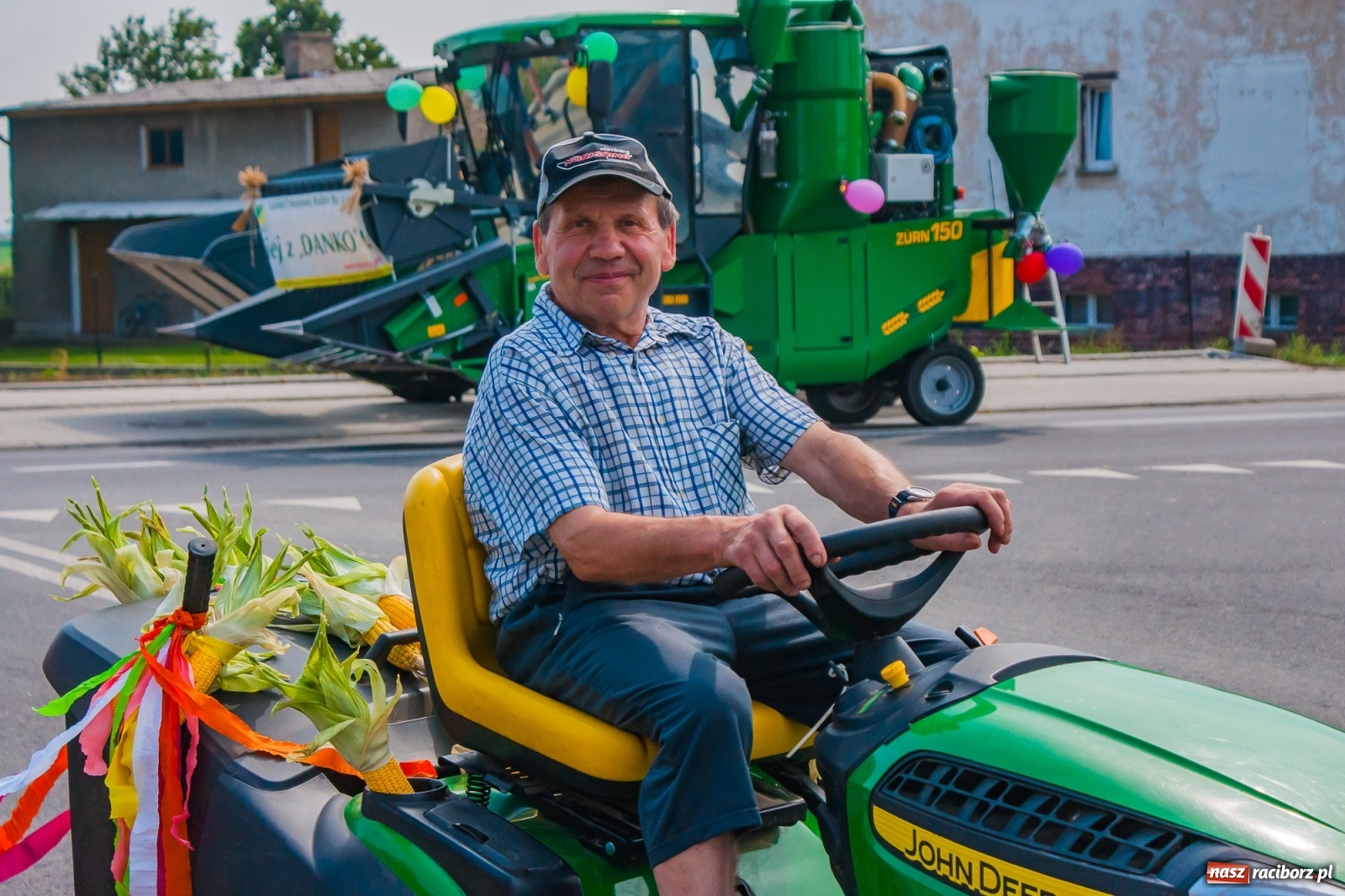 Zdjęcie w galerii na portalu naszraciborz.pl: Pozbierałeś z pola chłopie, teraz pomyśl o urlopie. Dożynki w Szonowicach [FOTO i WIDEO] wiadomości z regionu