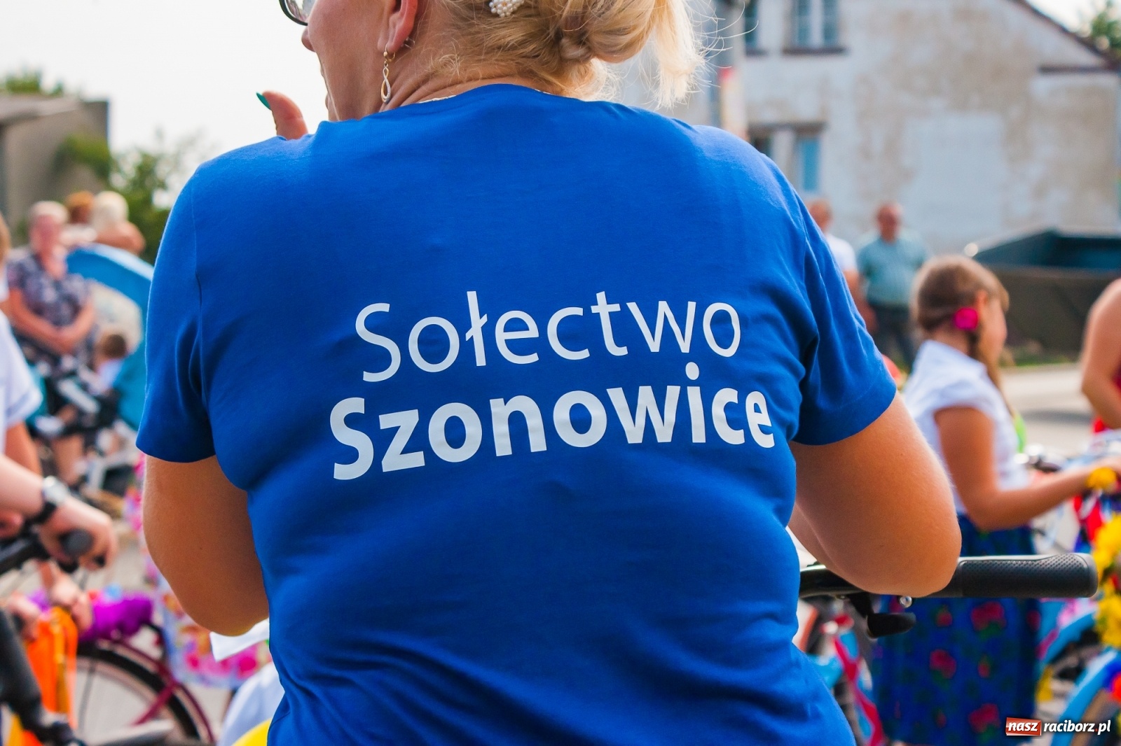 Zdjęcie w galerii na portalu naszraciborz.pl: Pozbierałeś z pola chłopie, teraz pomyśl o urlopie. Dożynki w Szonowicach [FOTO i WIDEO] wiadomości z regionu