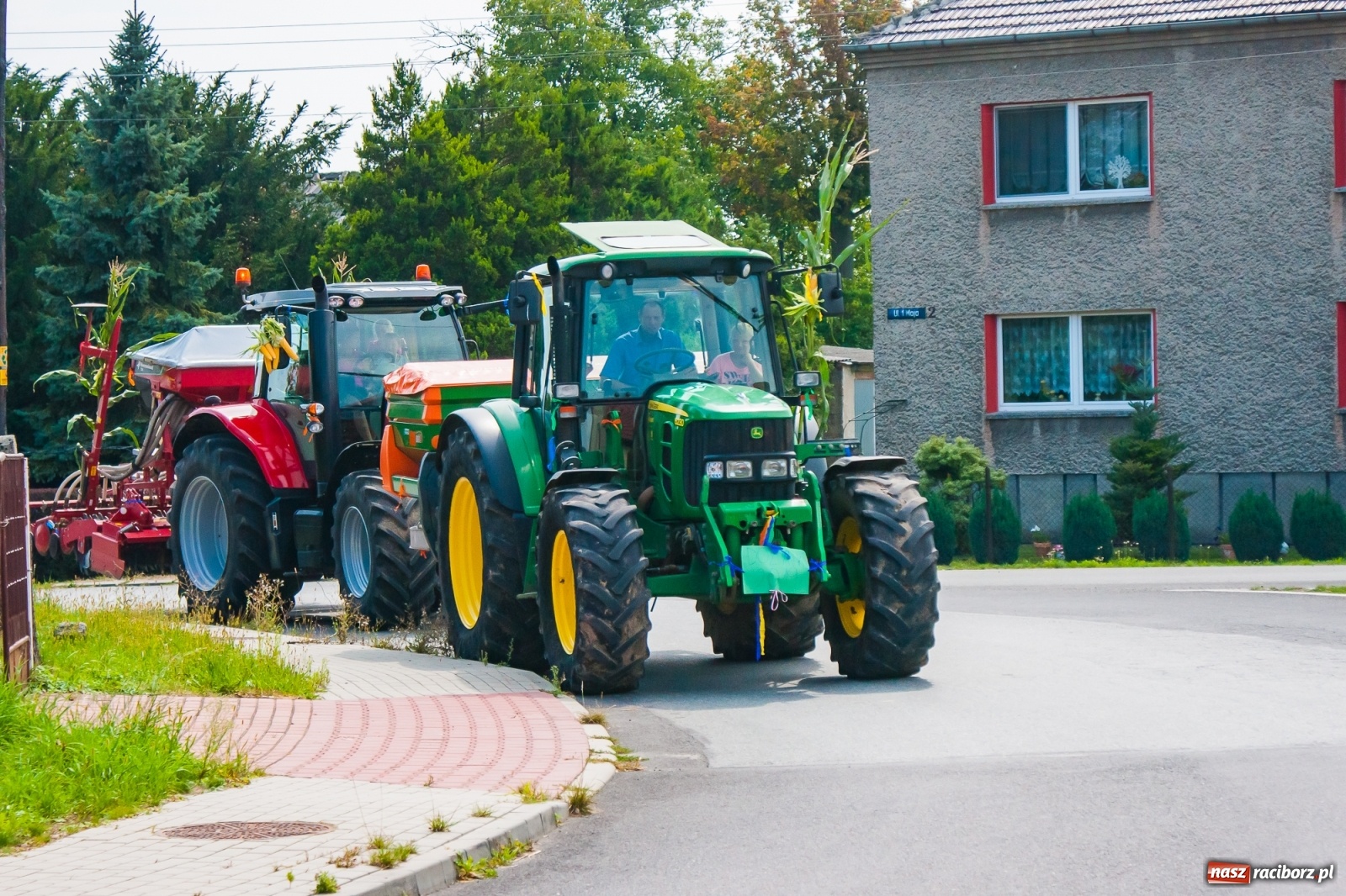 Zdjęcie w galerii na portalu naszraciborz.pl: Pozbierałeś z pola chłopie, teraz pomyśl o urlopie. Dożynki w Szonowicach [FOTO i WIDEO] wiadomości z regionu