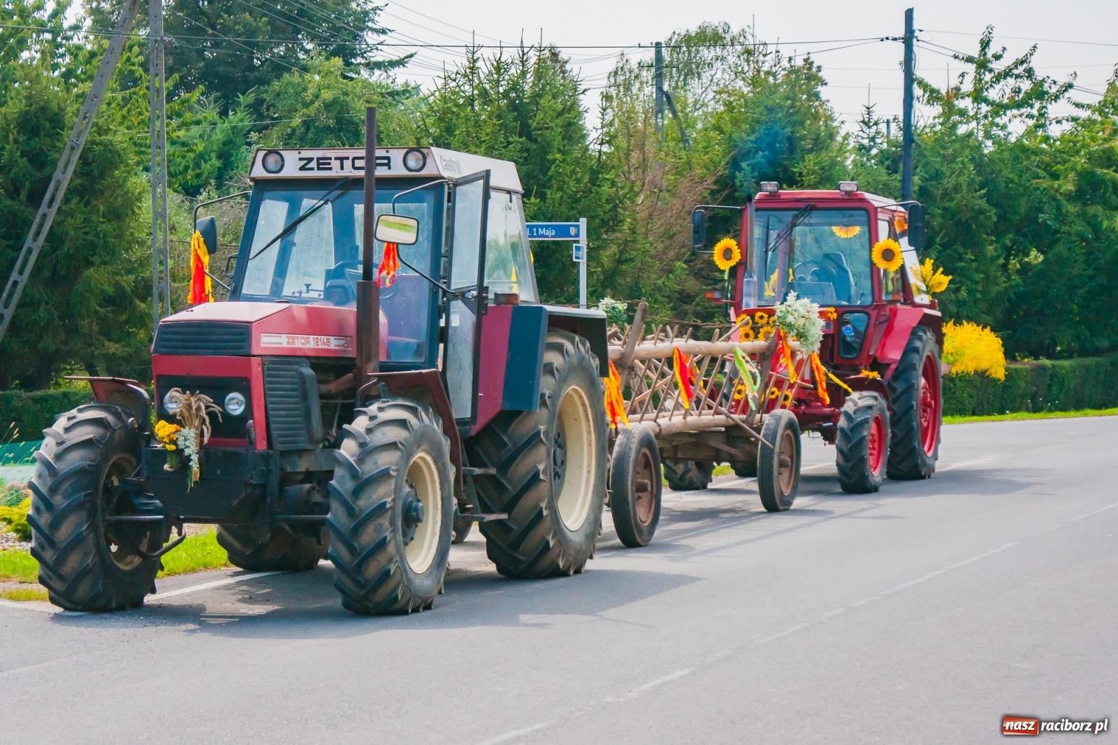 Zdjęcie w galerii na portalu naszraciborz.pl: Pozbierałeś z pola chłopie, teraz pomyśl o urlopie. Dożynki w Szonowicach [FOTO i WIDEO] wiadomości z regionu