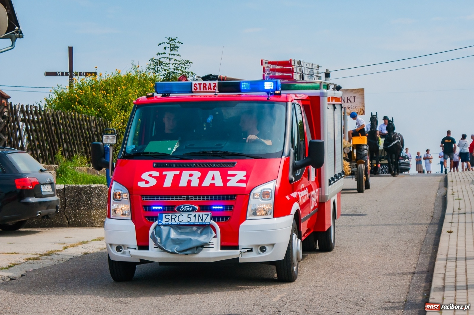 Zdjęcie w galerii na portalu naszraciborz.pl: Pozbierałeś z pola chłopie, teraz pomyśl o urlopie. Dożynki w Szonowicach [FOTO i WIDEO] wiadomości z regionu
