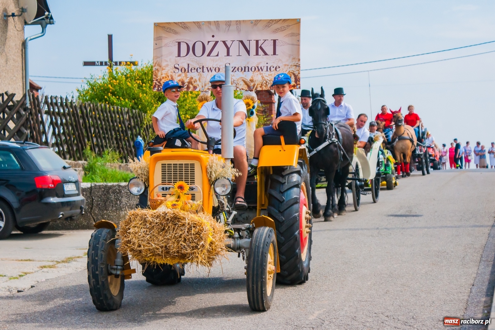 Zdjęcie w galerii na portalu naszraciborz.pl: Pozbierałeś z pola chłopie, teraz pomyśl o urlopie. Dożynki w Szonowicach [FOTO i WIDEO] wiadomości z regionu
