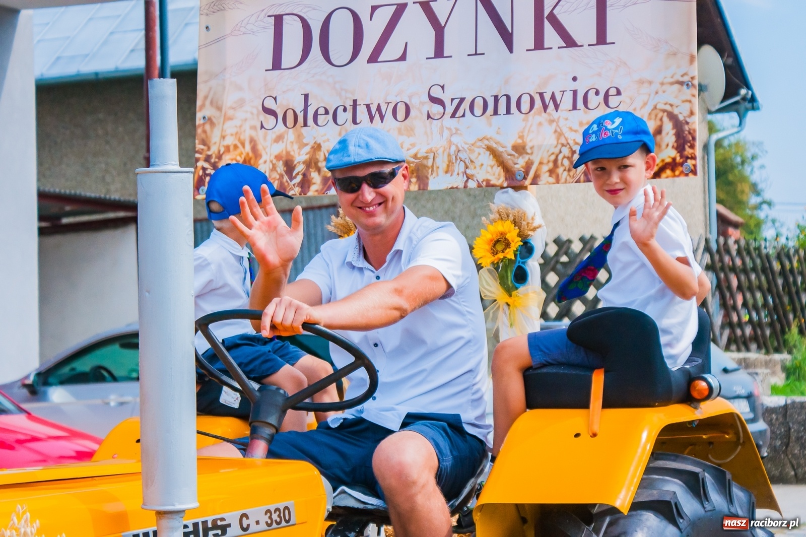 Zdjęcie w galerii na portalu naszraciborz.pl: Pozbierałeś z pola chłopie, teraz pomyśl o urlopie. Dożynki w Szonowicach [FOTO i WIDEO] wiadomości z regionu