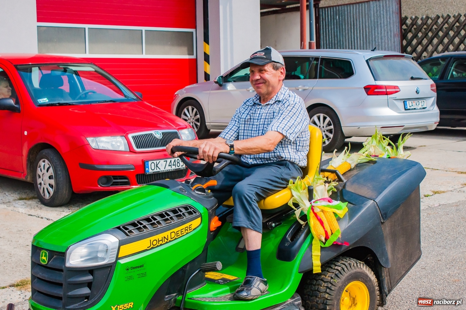 Zdjęcie w galerii na portalu naszraciborz.pl: Pozbierałeś z pola chłopie, teraz pomyśl o urlopie. Dożynki w Szonowicach [FOTO i WIDEO] wiadomości z regionu