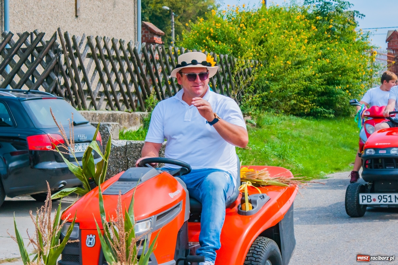 Zdjęcie w galerii na portalu naszraciborz.pl: Pozbierałeś z pola chłopie, teraz pomyśl o urlopie. Dożynki w Szonowicach [FOTO i WIDEO] wiadomości z regionu