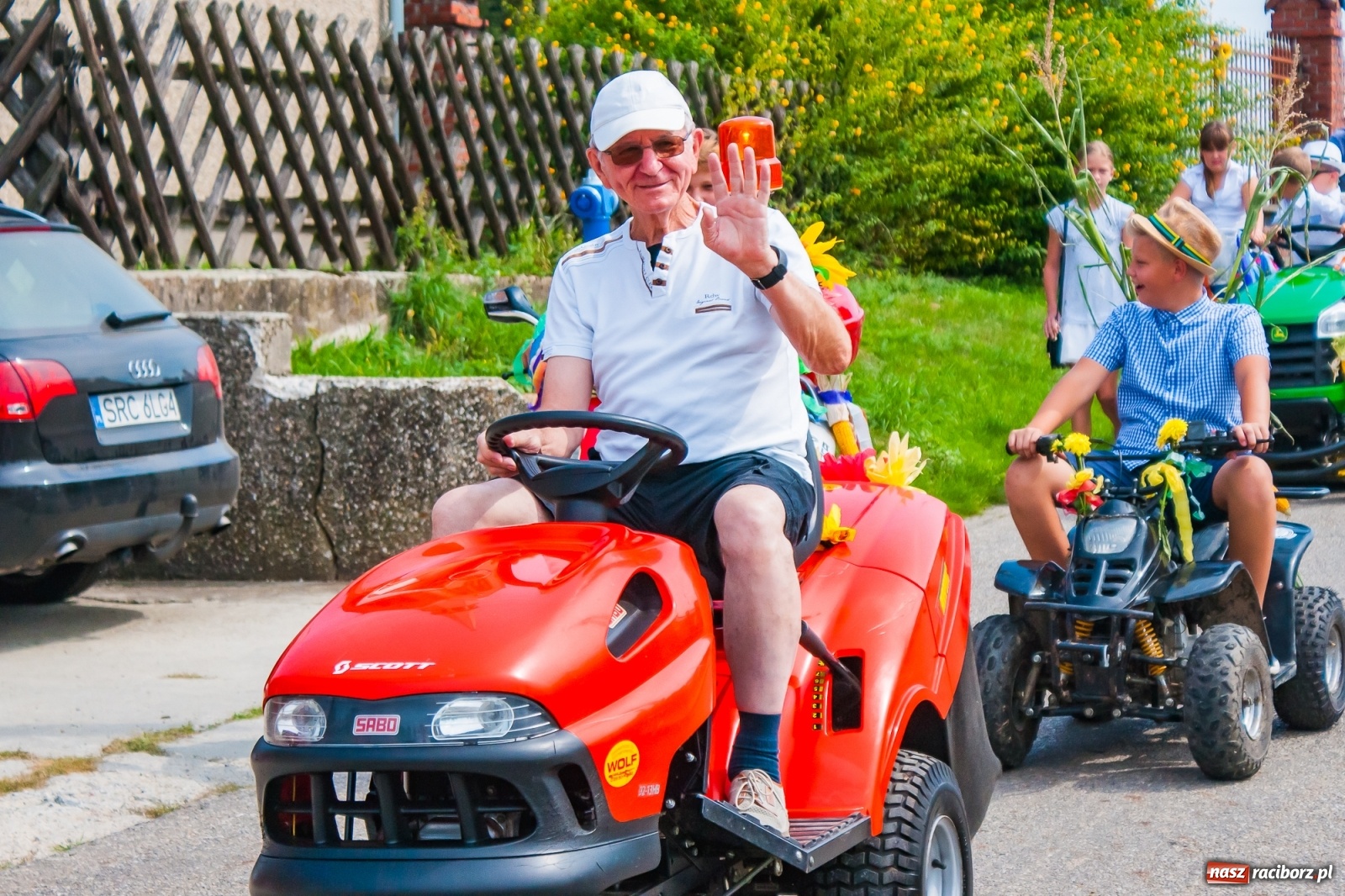 Zdjęcie w galerii na portalu naszraciborz.pl: Pozbierałeś z pola chłopie, teraz pomyśl o urlopie. Dożynki w Szonowicach [FOTO i WIDEO] wiadomości z regionu