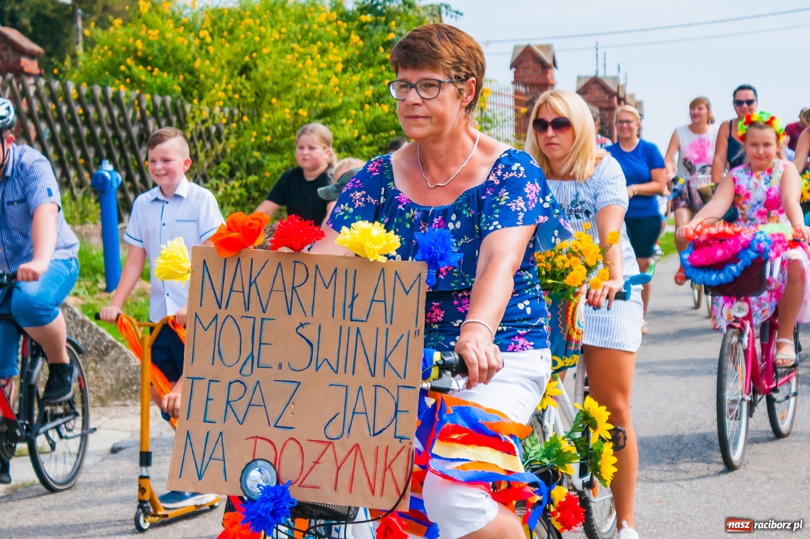Zdjęcie w galerii na portalu naszraciborz.pl: Pozbierałeś z pola chłopie, teraz pomyśl o urlopie. Dożynki w Szonowicach [FOTO i WIDEO] wiadomości z regionu
